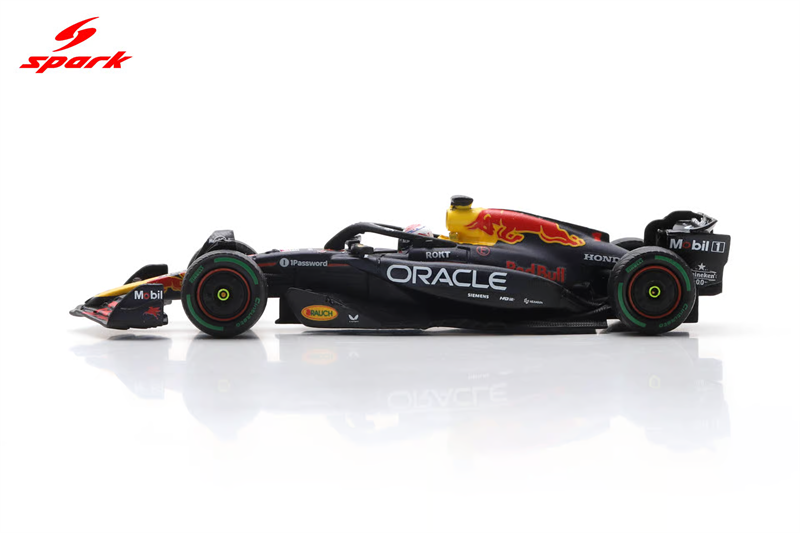 Spark 1:64 RB21 / WILLIAMS FW4 - огляд і ціна Model Kit Valkyrie